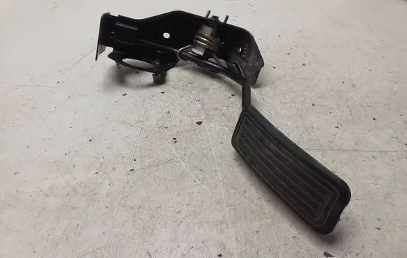 Toyota Avensis T250 Accelerator throttle pedal