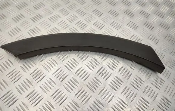 Rear fender molding trim