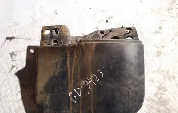 Mitsubishi Pajero Sport I Rear mudguard mr109284