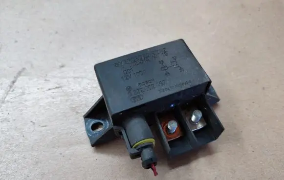 Mercedes-Benz CLS C219 Charging relay A0025426419