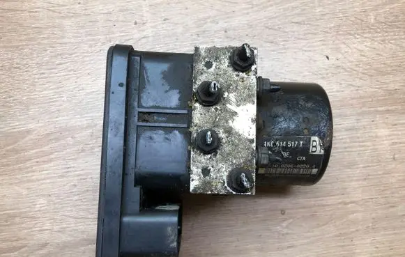 Volkswagen Touran I ABS Pump 1K0907379AA 1K0614517T