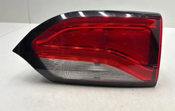 Chrysler Pacifica Tailgate rear/tail lights P68228952AE 060817A12