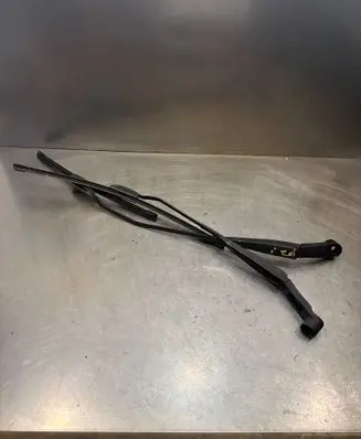 Hyundai i20 (PB PBT) Front wiper blade arm 