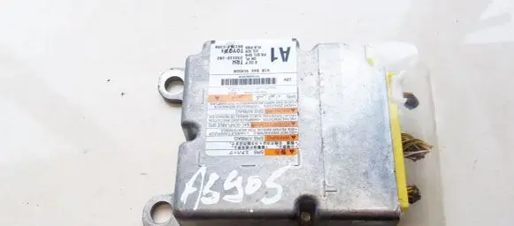 Toyota Avensis T270 Airbag control unit/module 233112102 233112-102