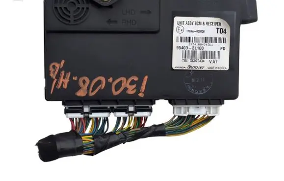 Hyundai i30 Antenna control unit 954002L100 T04GC070434 116RA000036
