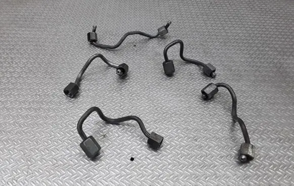 Fuel injector supply line/pipe