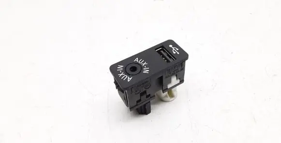 BMW 1 F20 F21 USB socket connector 9229246