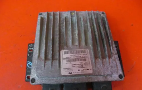 Renault Clio III Engine control unit/module 8200911560 8200909666