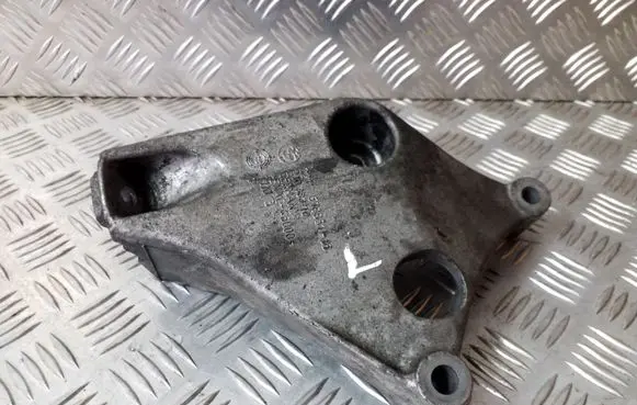 BMW 1 F20 F21 Engine mounting bracket 6788611