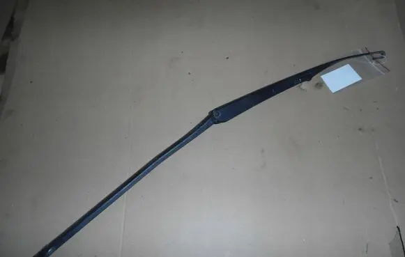 Infiniti G35 Front wiper blade arm
