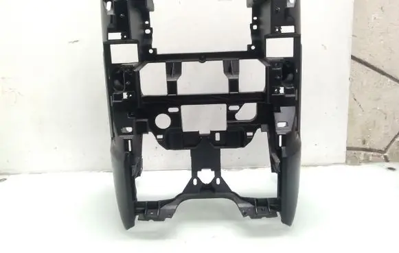 Land Rover Discovery 3 - LR3 Radio/GPS head unit trim 34182M