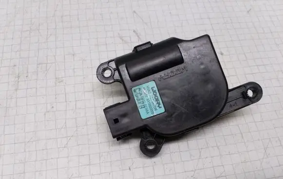 Hyundai Sonata Air flap motor/actuator D332DC4AA