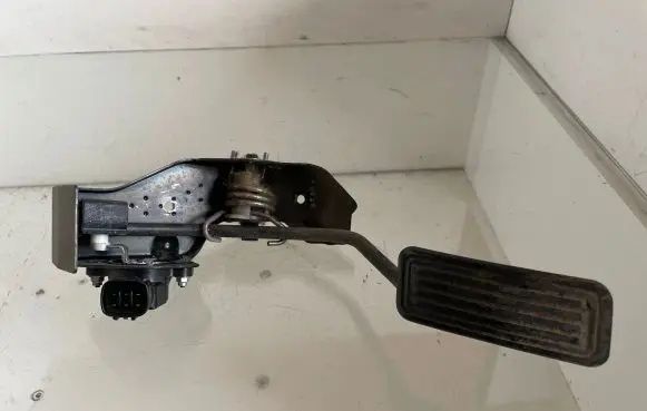 Toyota Corolla Verso AR10 Accelerator throttle pedal 8928152021 1983003041