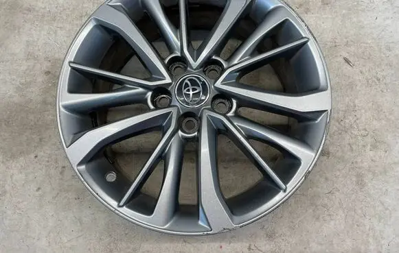 Toyota Avensis T270 R17 alloy rim