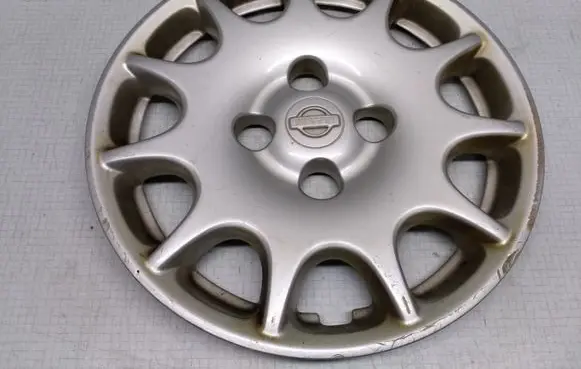 Nissan Primera R15 wheel hub/cap/trim 403159F500 2441S010