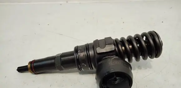 Volkswagen Golf V Fuel injector 038130073AG 0414720215