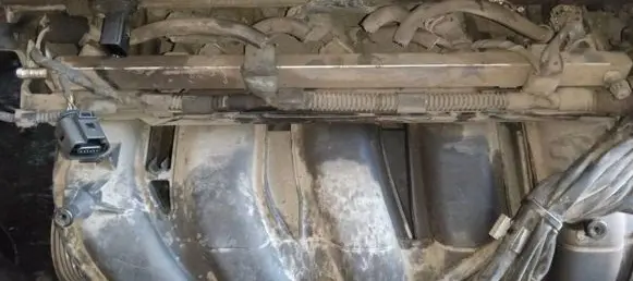 Volkswagen Jetta V Fuel main line pipe