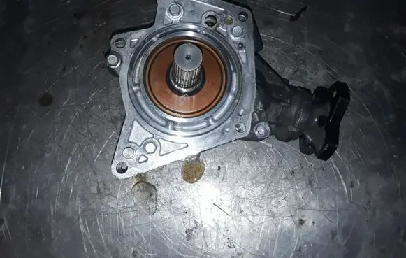 Nissan Qashqai Gearbox transfer box case 067022