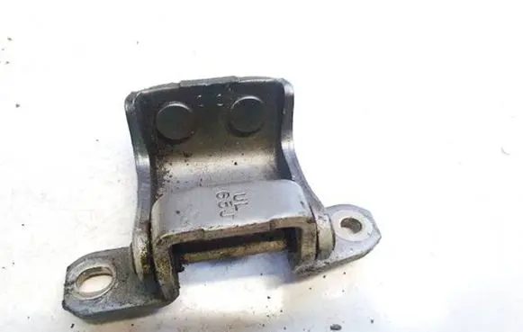 Suzuki Grand Vitara II Rear door lower hinge 65j
