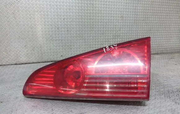 Peugeot 607 Tailgate rear/tail lights