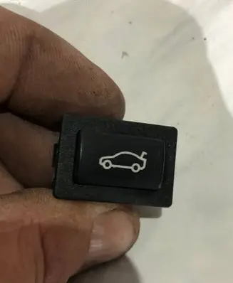 BMW 5 E60 E61 Tailgate opening switch 6921846 28060K