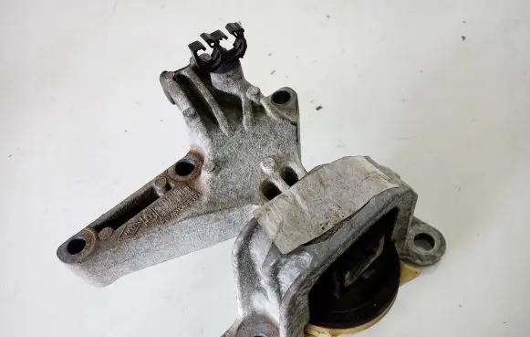 Renault Megane III Engine mount vacuum valve 112109807R