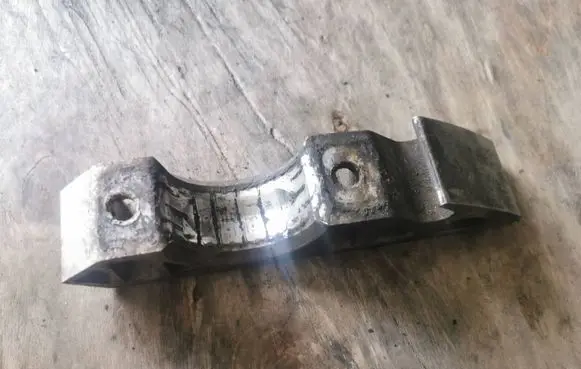 Volkswagen Touareg I Sway bar bush bracket, front 7L0411063B AW6082 001023377