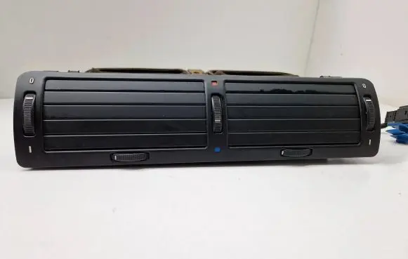 BMW 7 E38 Dash center air vent grill 8390111
