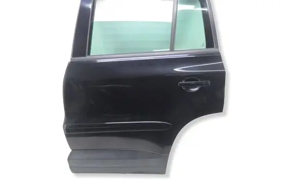 Volkswagen Tiguan Rear door 