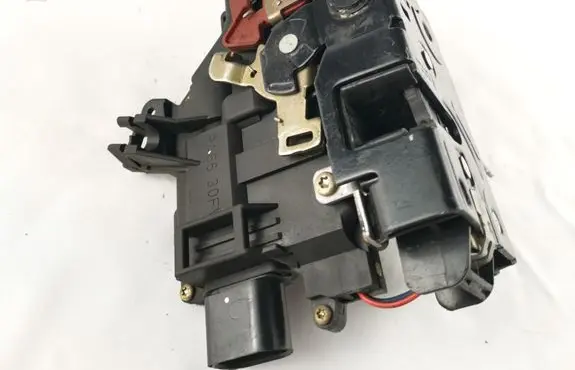 Audi A4 S4 B6 8E 8H Rear door lock 8E0839016C