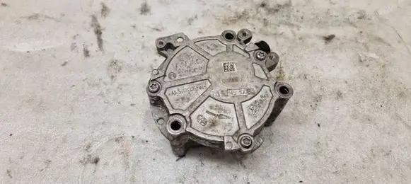 Volkswagen Golf VII Vacuum pump 06K145100AE 130218C13