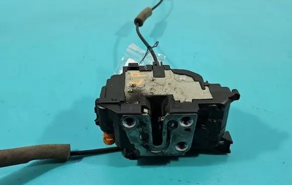Renault Master III Front door lock 805035039R IMPRK1521509