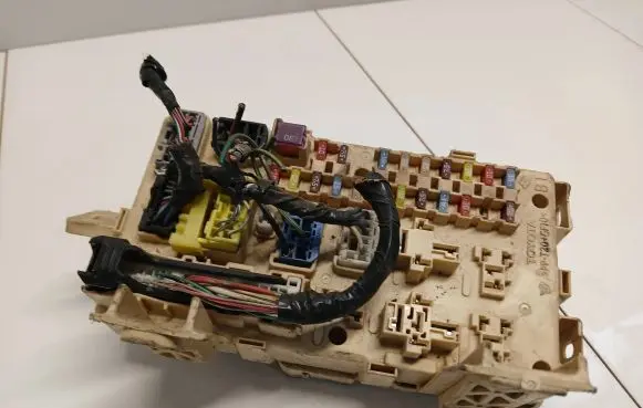 Toyota Avensis T250 Fuse box set 8264105030A 2000647492 0605101221230L