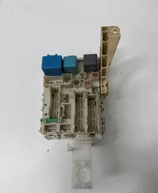 Toyota Yaris Fuse module 8273052321 9619