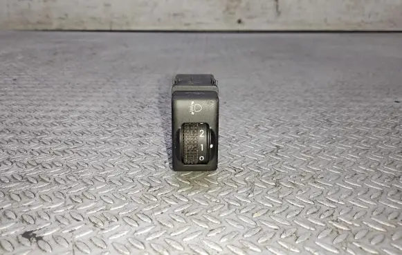 Nissan Note (E11) Headlight level height control switch 251909U00A