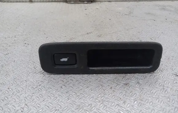Honda Stream Tailgate opening switch M19902