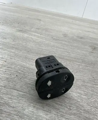 Ford Mondeo Mk III Electric window control switch 42936