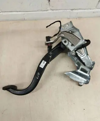 Opel Zafira B Brake pedal 24463406 06103071440