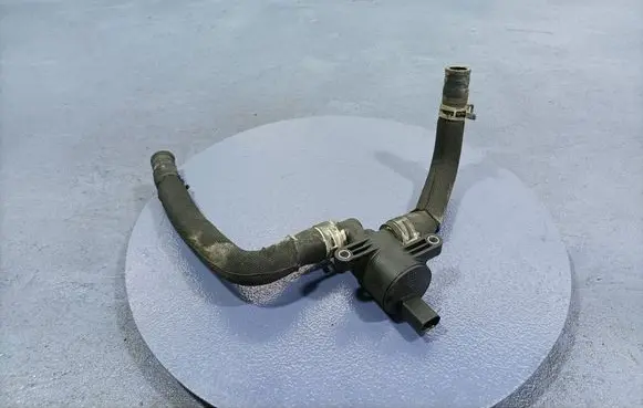 Audi Q7 4M Water pump 4M0121671D