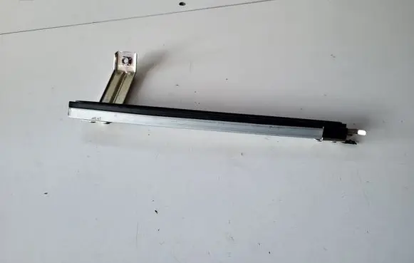 Renault Kadjar Front door windshield rail 