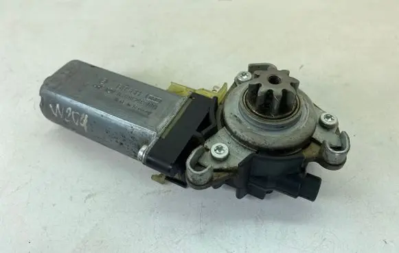 Mercedes-Benz C W204 Seat adjustment motor 820289224