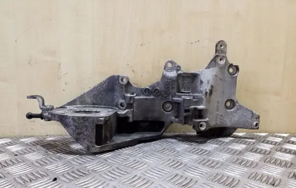Volkswagen PASSAT B7 Generator/alternator bracket 03L903143K