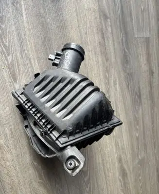 BMW 2 F44 Air filter box 8513916