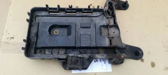 Volkswagen PASSAT B6 Battery tray 1K0915333C