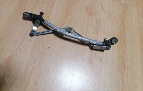 Renault Clio III Front wiper linkage 