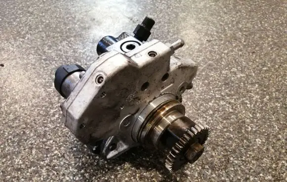 Mercedes-Benz ML W166 Fuel injection high pressure pump A6420701201 0445010244