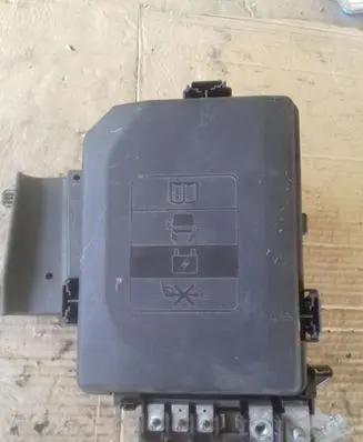 Opel Astra K Fuse box cover 39040849