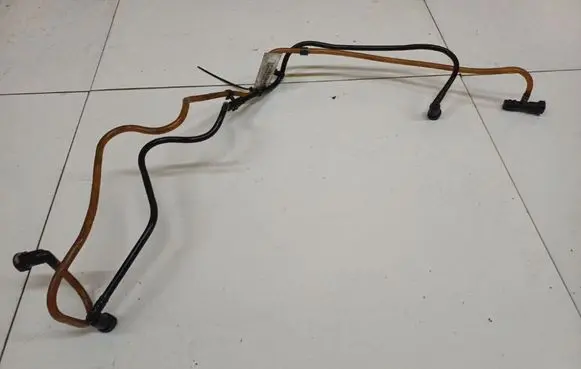 Nissan Primera Fuel line pipe 