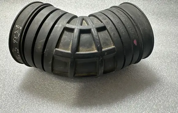Audi A8 S8 D2 4D Intercooler hose/pipe 057129627A PX0416558