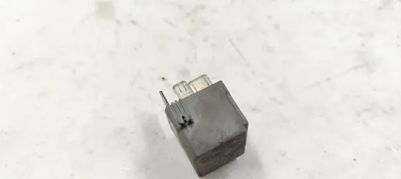 Mercedes-Benz C W203 Other relay A0025422619 4RA00779307